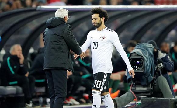 هل هدد الفيفا بحرمان صلاح من