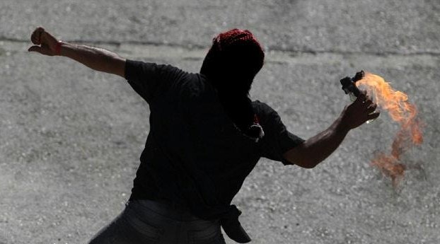 إسناد القيام بأعمال إرهابية لمتهم حاول