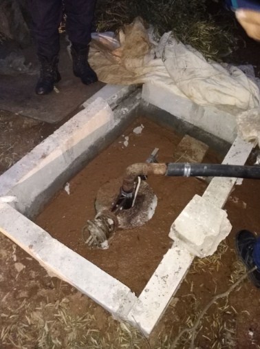 «المياه» تردم بئر مخالفة في الرمثا