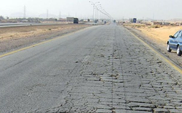 المبيضين: إعادة تأهيل الطريق الصحراوي مشروع