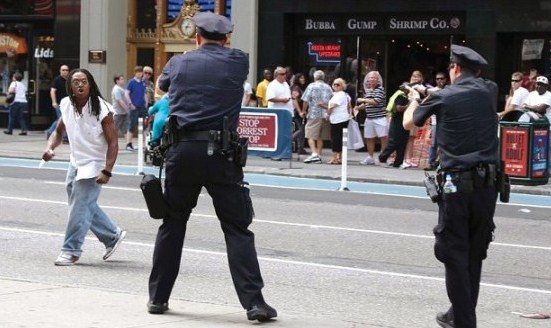 شرطة نيويورك تقتل رجلا أسود بسبب