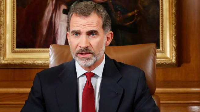 ملك إسبانيا يتدخل لحل خلاف زوجة