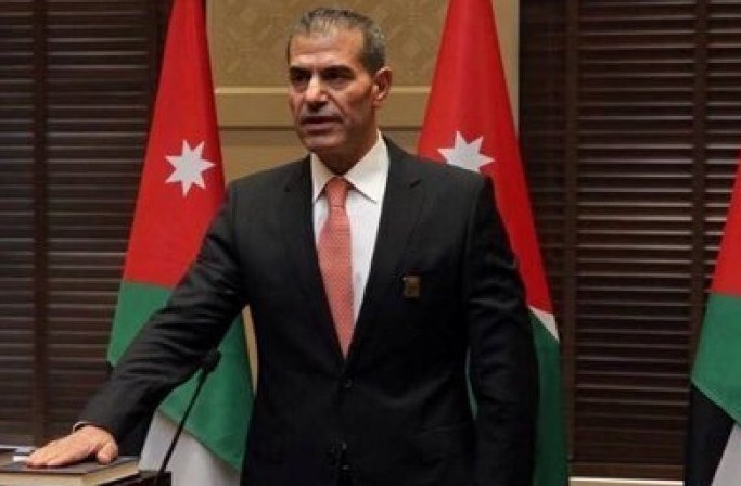 السفير عبيدات يقدم أوراق اعتماده لرئيس