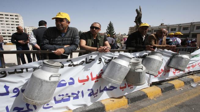 نشاط متصاعد للإضرابات العمالية والاقتصادية في