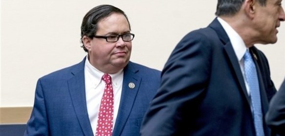 «التحرش»يطيح بعضو الكونغرس الأمريكي بليك فارينتهولد