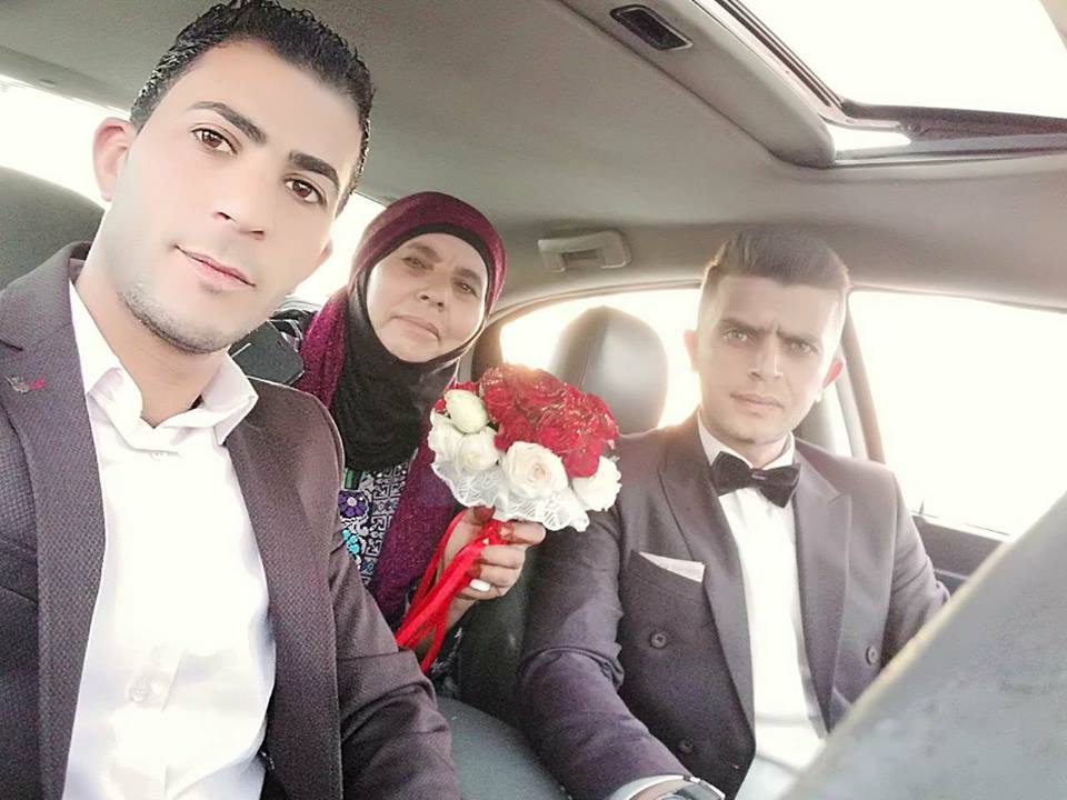 محمود الكويتي يهنئ صالح القواقزة وزوجته