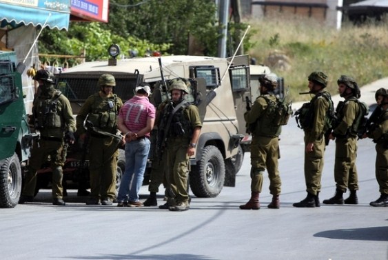 الاحتلال يعتقل 28 فلسطينيا من الضفة
