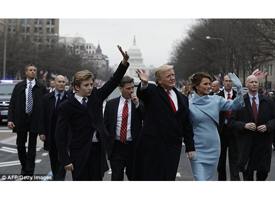 ما حقيقة حارس ترامب ذو الأيدي