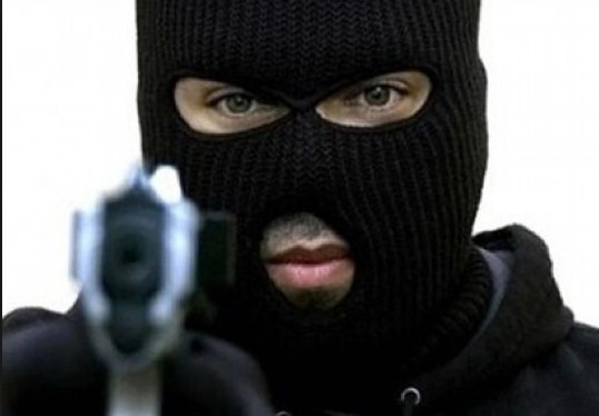 سلب 2700 دينار من محطة محروقات