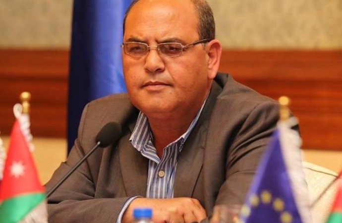 الصحفي وليد حسني.. يخضع لـ «عقاب»