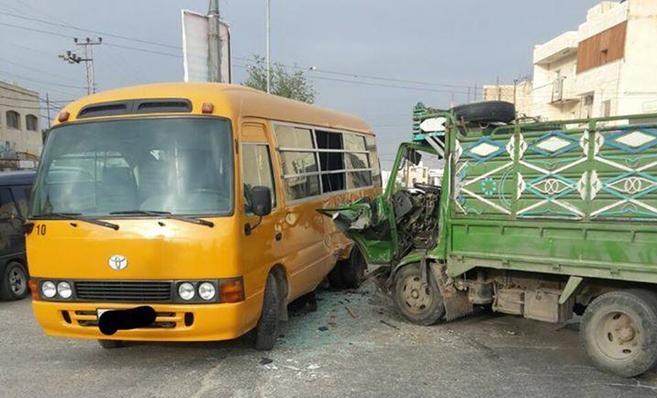 5 إصابات بتصادم باص مدرسة و«ديانا»