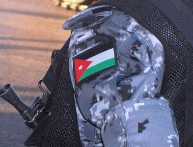 القبض على مطلوب بقضية قتل متوار