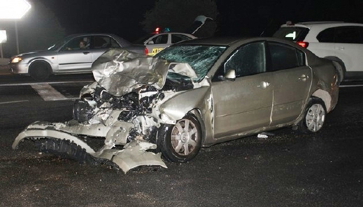 7 اصابات بتصادم مركبتين قرب اشارة