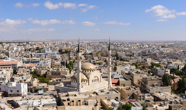 مادبا: مخاوف من تجديد تراخيص مؤسسات