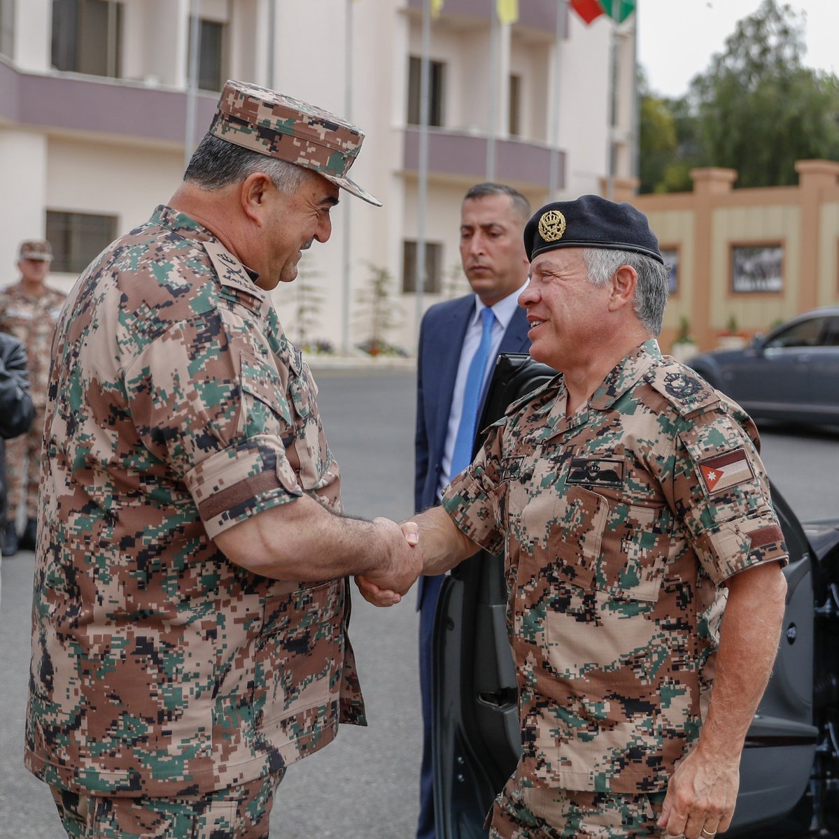 الملك يزور القيادة العامة للقوات المسلحة