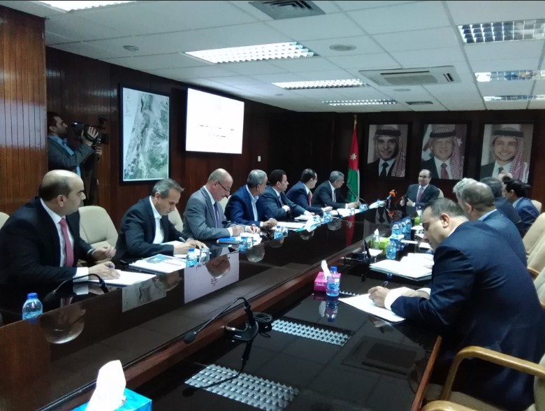 الملقي : سنسير بمشاريع تحلية المياه