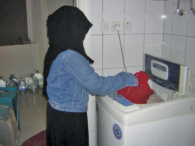 «عنف الخادمات» يغيّر أنماط حياة أسر