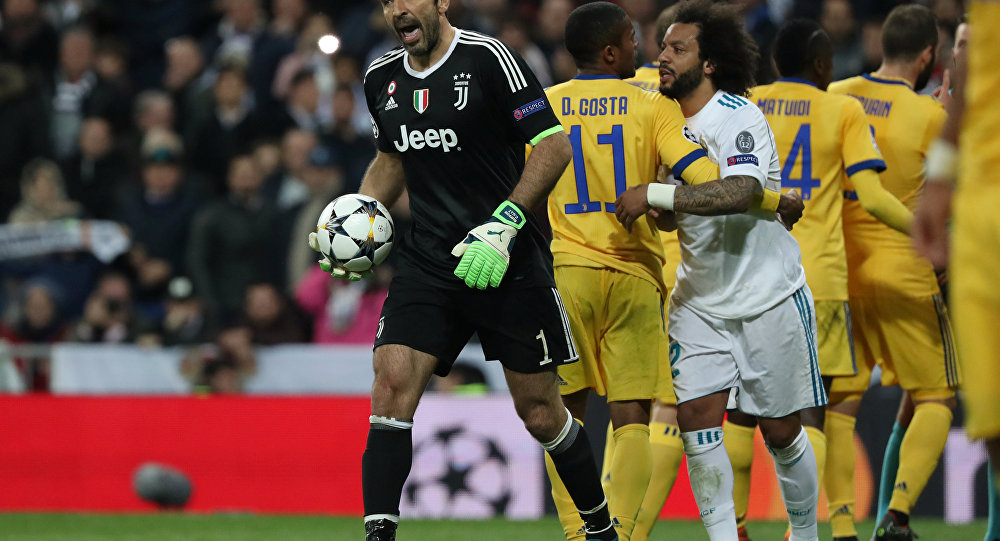 شاهد ماذا حدث بين بوفون ورونالدو