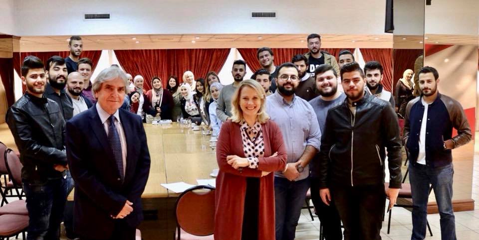 السفيرة اللبنانية تلتقي الطلبة الدارسين بالجامعات