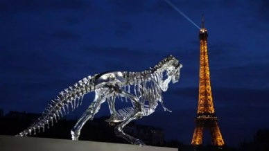 بيع هيكلين عظميين لديناصورين بأكثر من