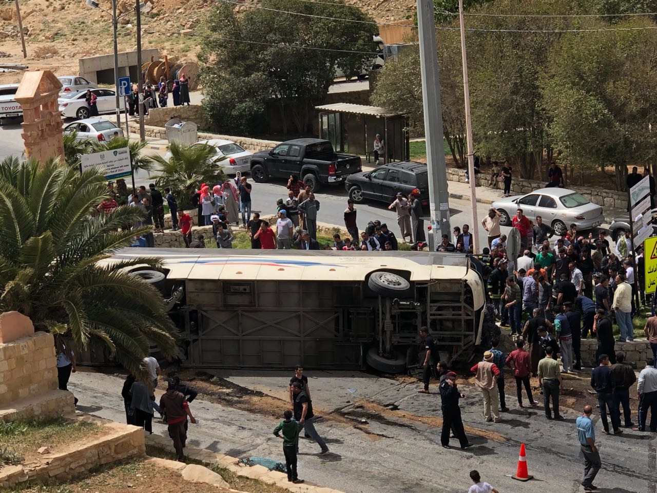 وفاة و41 اصابة بتدهور حافلة في