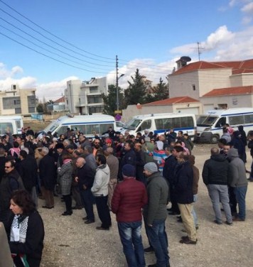 أردنيون ينددون امام السفارة الامريكية في