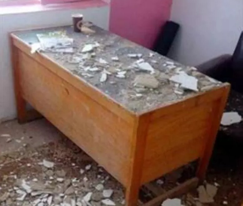 سقوط سقف غرفة ادارية بمدرسة بتير