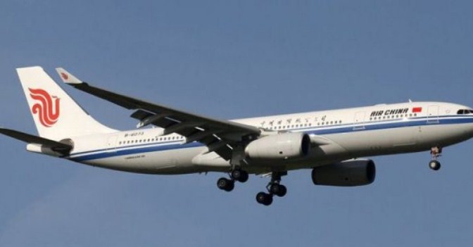 طائرة صينية تغير وجهتها بسبب «قلم