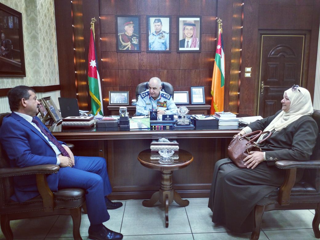 بحث سبل التعاون بين بلدية السلط