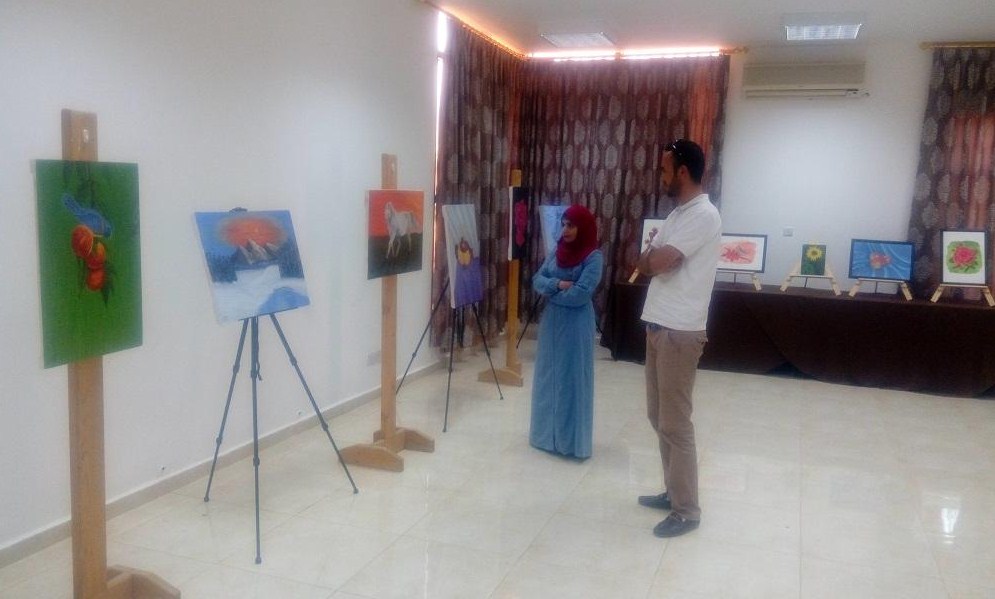 افتتاح المعرض الإبداعي للفنانة الخزاعله (صور)