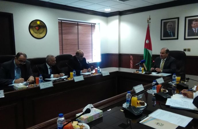 الملقي يتوعد ’المتكسبين‘ من تعطيل الاستثمار