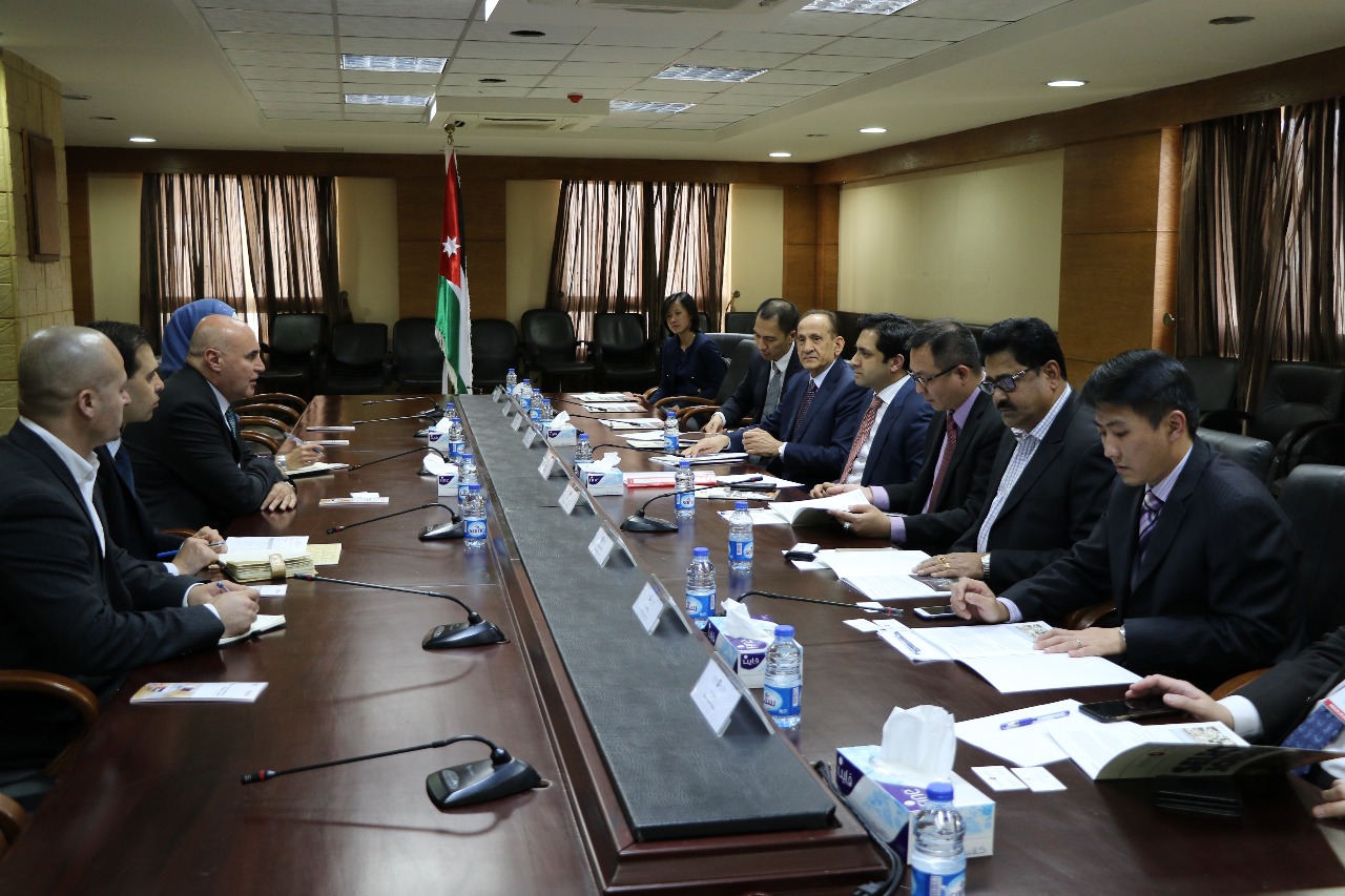 شحادة يعرض فرص الاستثمار لوفد أعمال