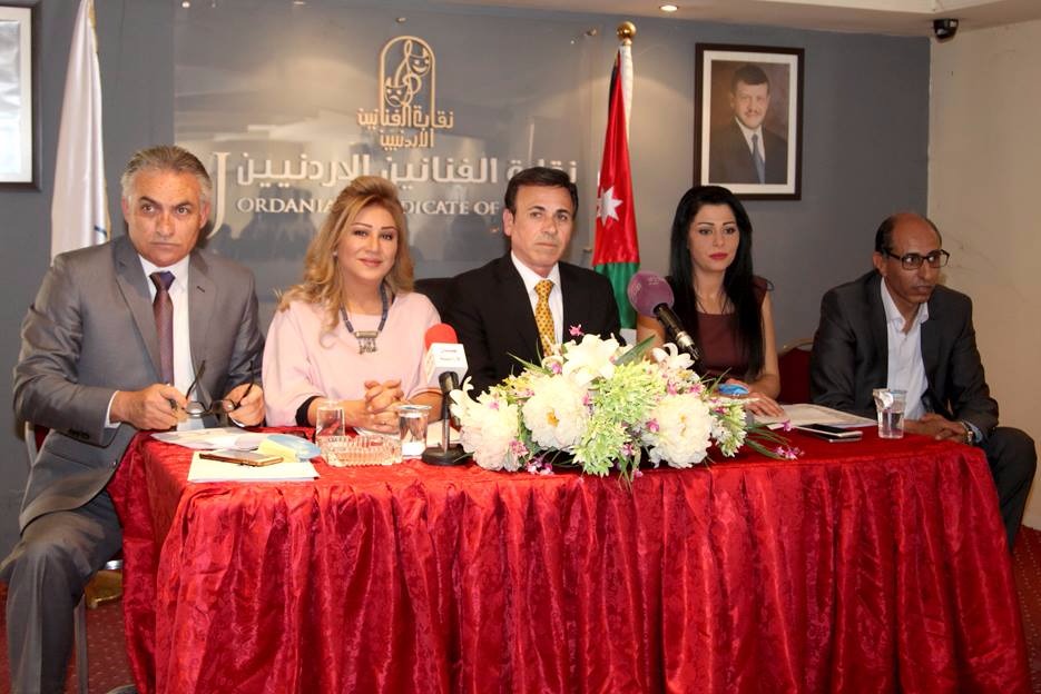 الفنانة الهام شاهين ونجوم آخرون في