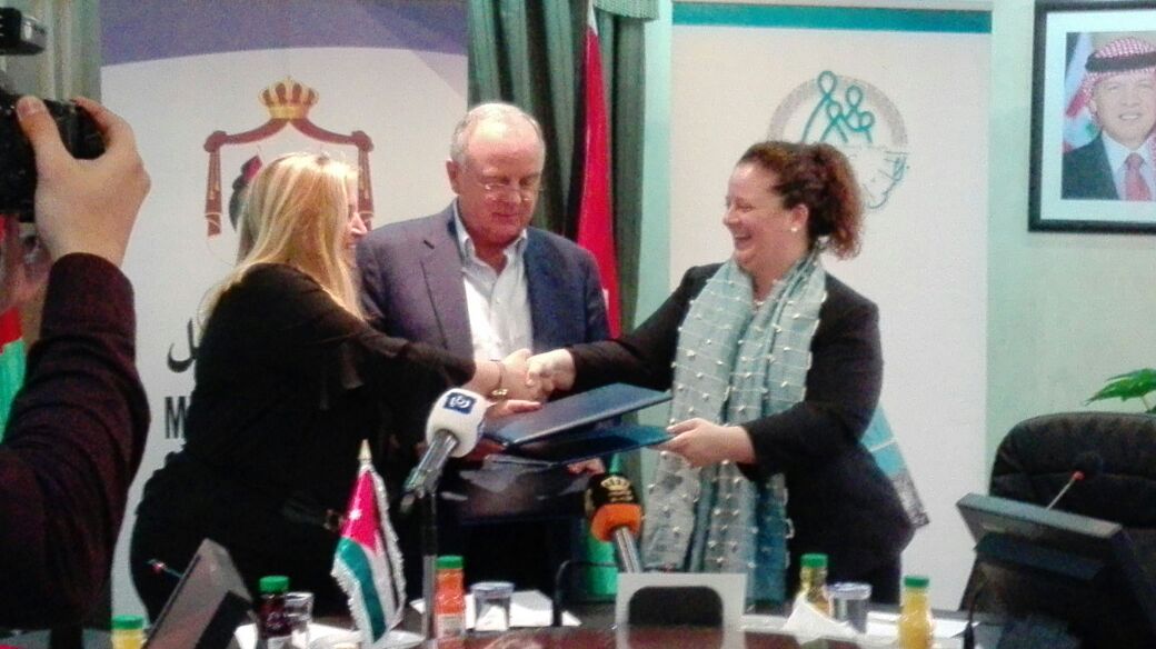 وزيرالعمل: الاستقدام موقوف