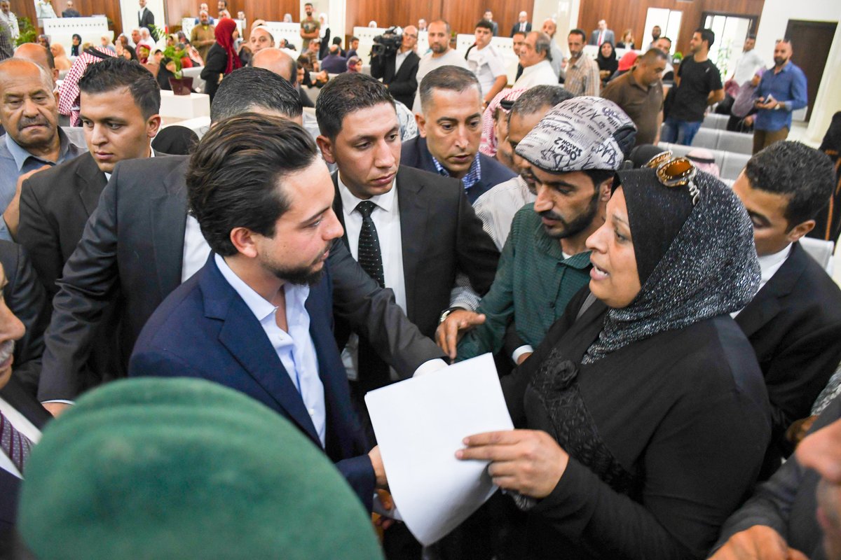 الأمير الحسين في دائرة خدمة الجمهور