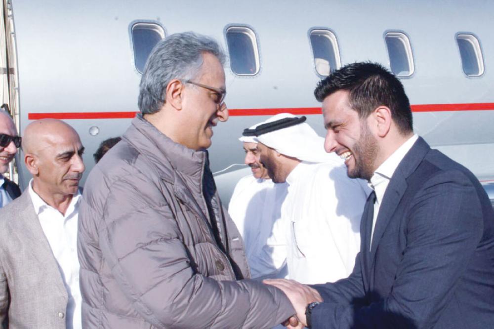 آل خليفة يصل بطائرة خاصة والرجوب