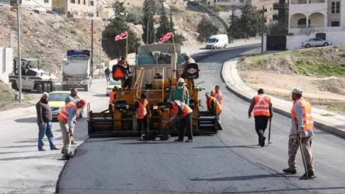 التحقيق بقضية تعبيد بلدية اربد لمنشآت