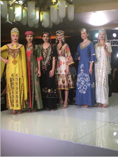 عرض أزياء تراثية للمصممة العالمية صادق
