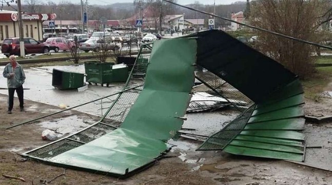 قتيلان و20 مصابا جراء عاصفة قوية