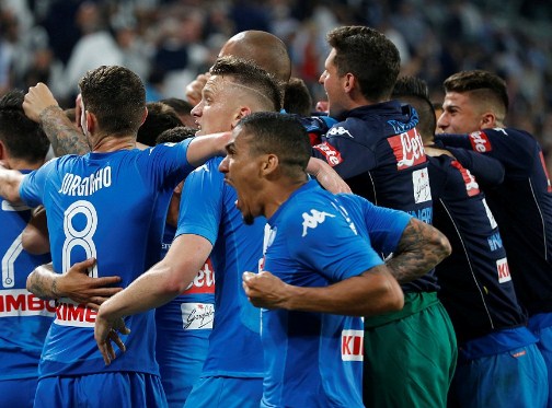 نابولي يهزم يوفنتوس ويشدد عليه الخناق