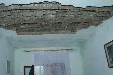 5 اصابات اثر انهيار سقف غرفة