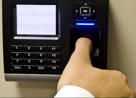 نظام البصمة للمعلمين بين المناكفة والتسييس