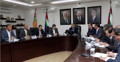 وزير الداخلية يلتقي رئيس واعضاء لجنة