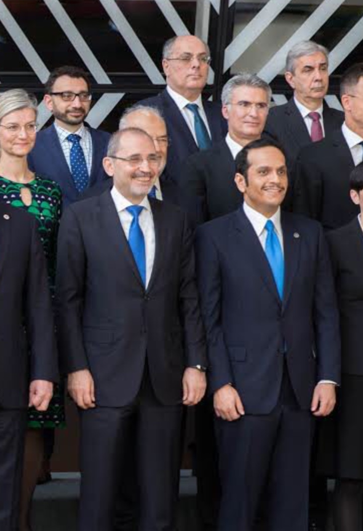 دبلوماسية الصور.. أبعد من ربطة عنق