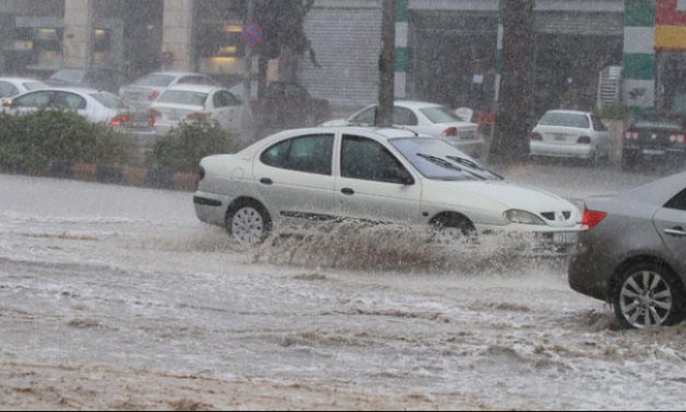 عواصف رعدية وزخات أمطار وتنبيه من