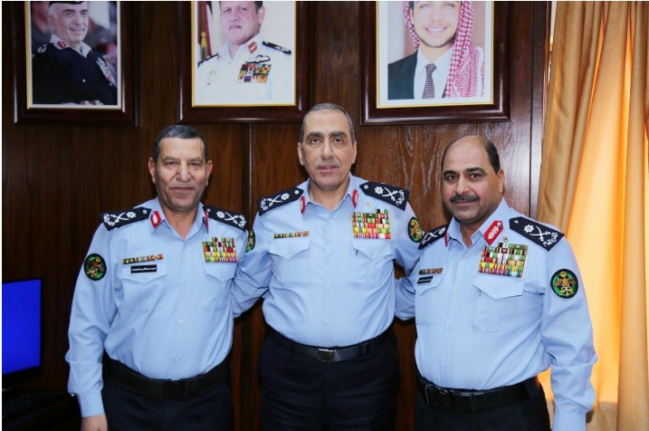 الحمود يقلد اللواءين الخرابشة والمعايطة رتبتهما