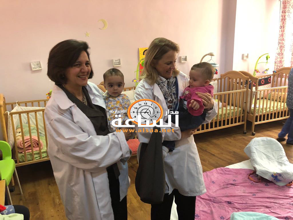 وزيرة التنمية والسفيرة اللبنانية.. ماذا تفعلان؟