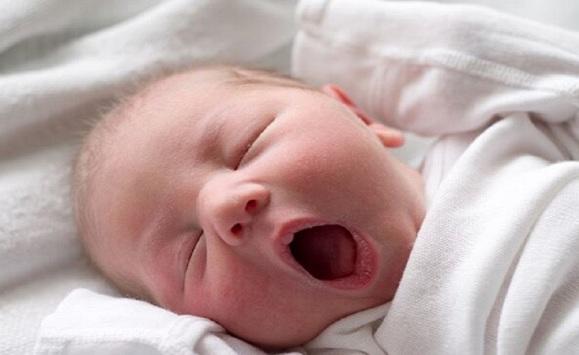 زوجان ينجبان طفلا دون عينين