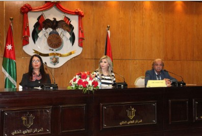 إشهار كتاب «امرأة بذاكرتين» للإعلامية لارا