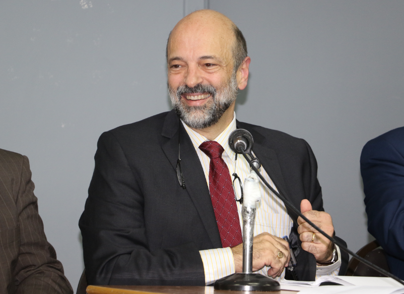 الرزاز: نظام مزاولة المهنة الجديد يعالج